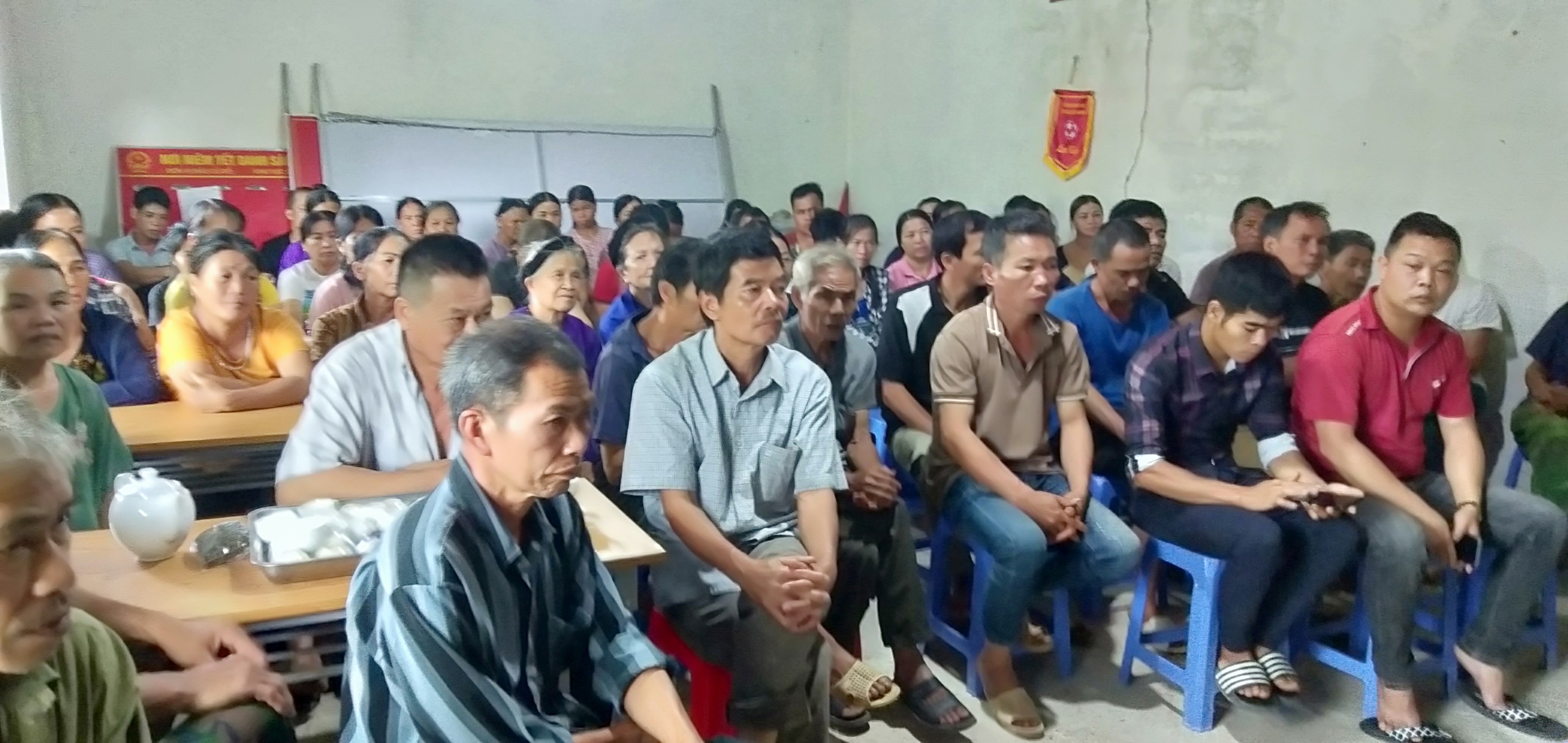Đại diện các hộ dân thôn Long Quế tham dự buổi triển khai Dự án.