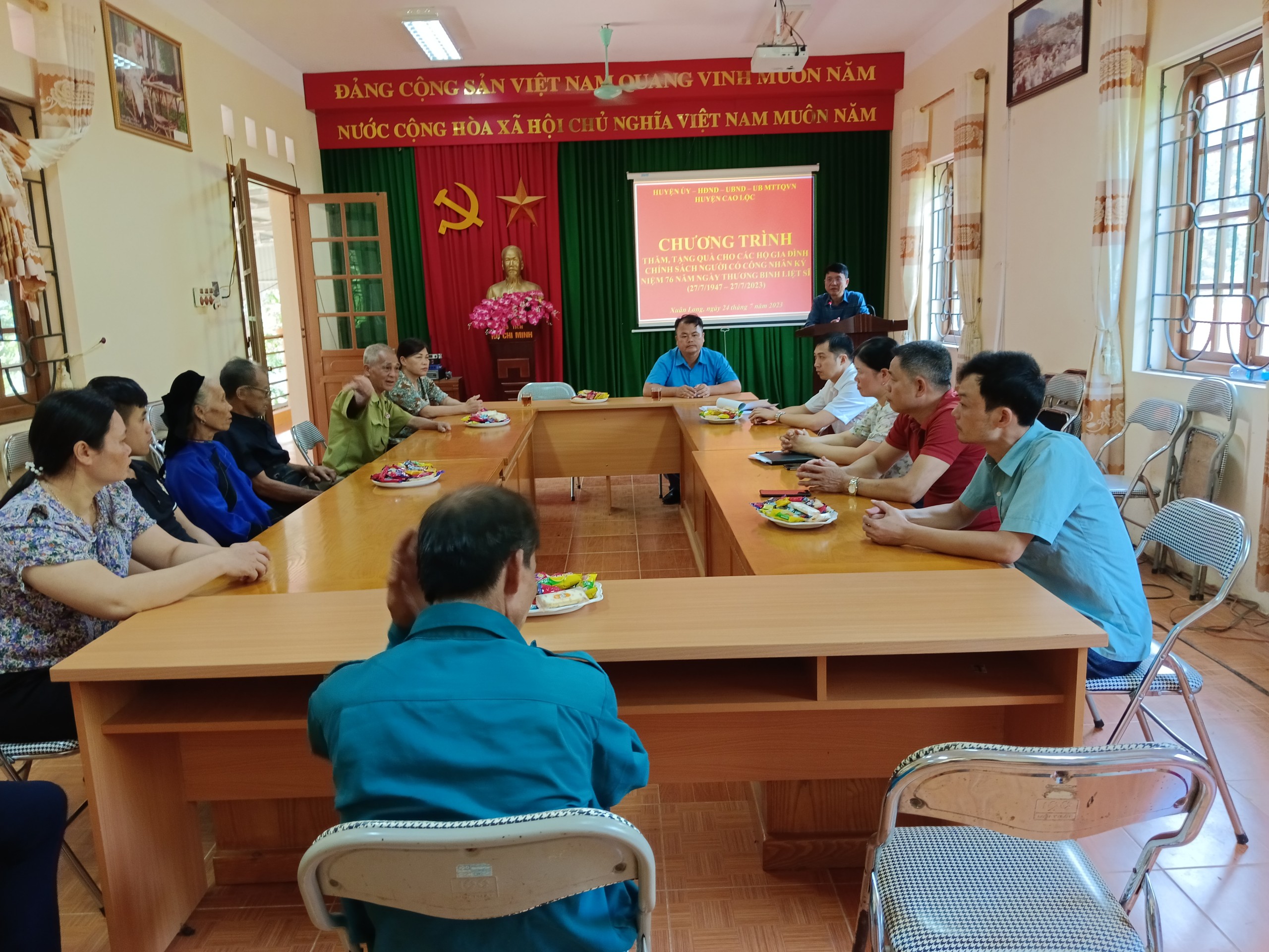 Nông Sỹ Huỳnh – Ủy viên BTV, CT UB MTTQ - Trưởng đoàn phát biểu tại buổi Lễ.