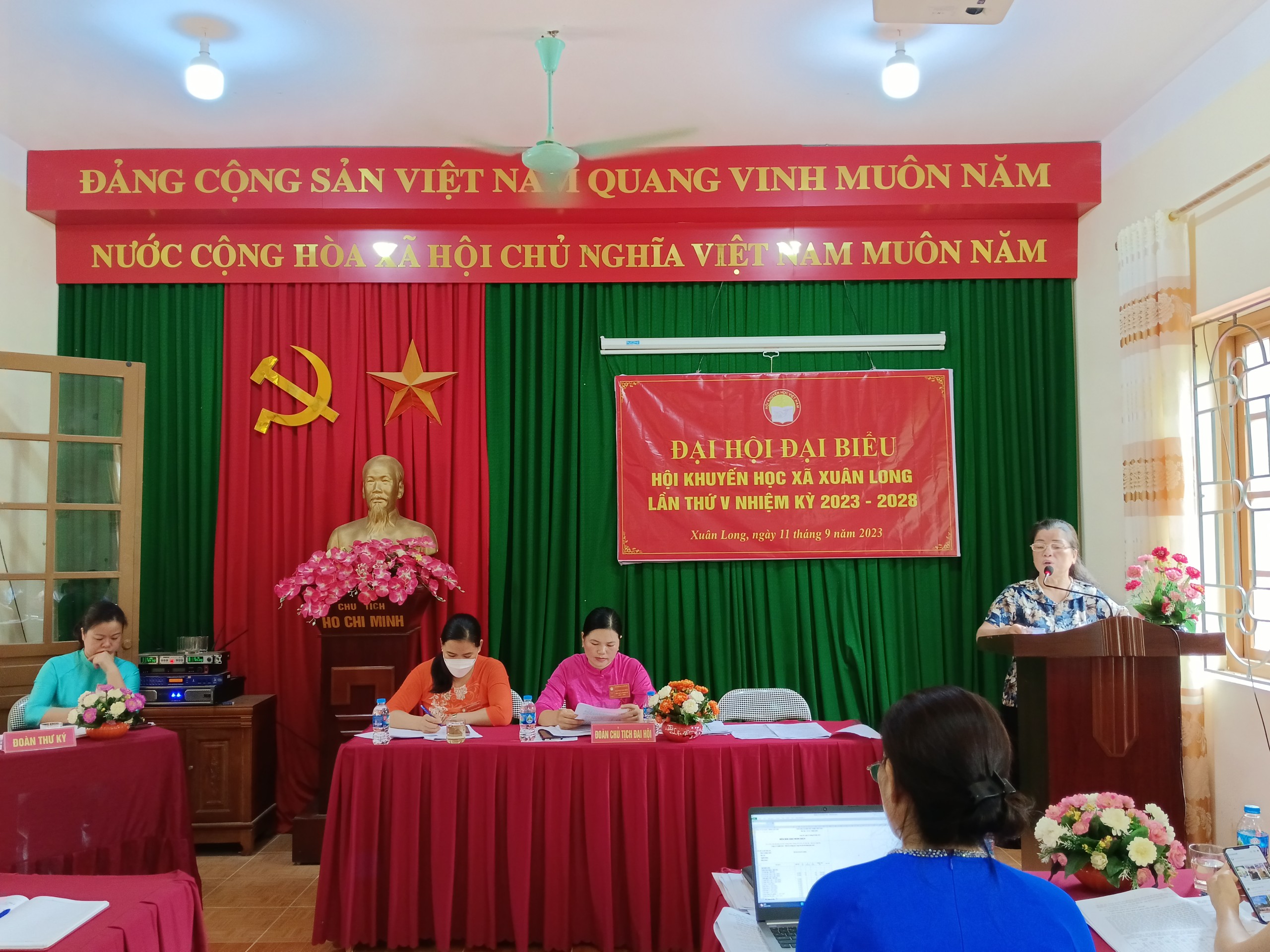 Đ/c Nguyễn Thị Kim Doan – Phó Chủ tịch Hội Khuyến học huyện Cao Lộc phát biểu chỉ đạo tại Đại hội.