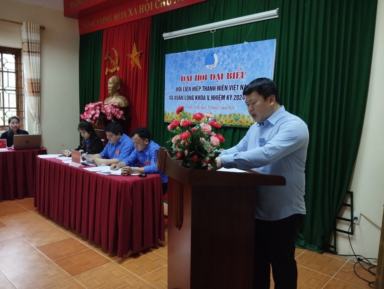 Đồng chí: Trần Quốc Chính – Bí thư Đảng ủy, Chủ tịch UBND xã phát biểu tại Đại hội.